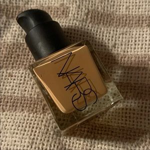 NARS MINI NATURAL RADIANT FOUNDATION